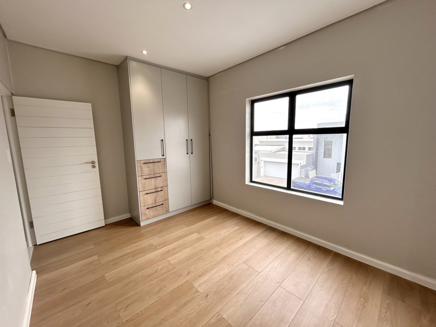 To Let 4 Bedroom Property for Rent in Sandown Western Cape